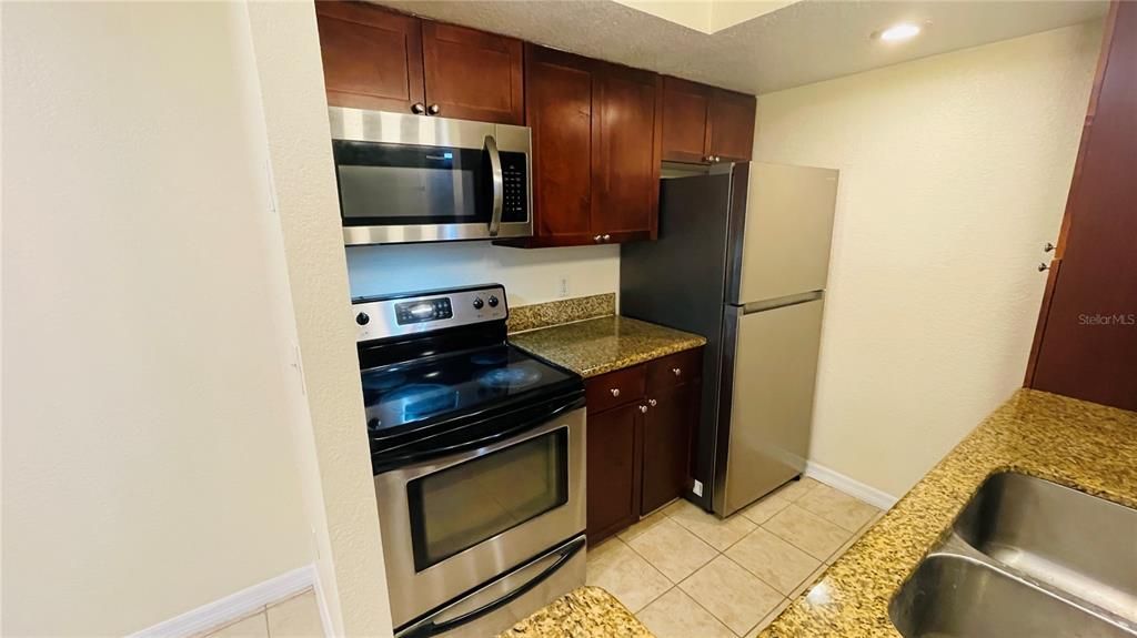 Active With Contract: $1,275 (1 beds, 1 baths, 711 Square Feet)
