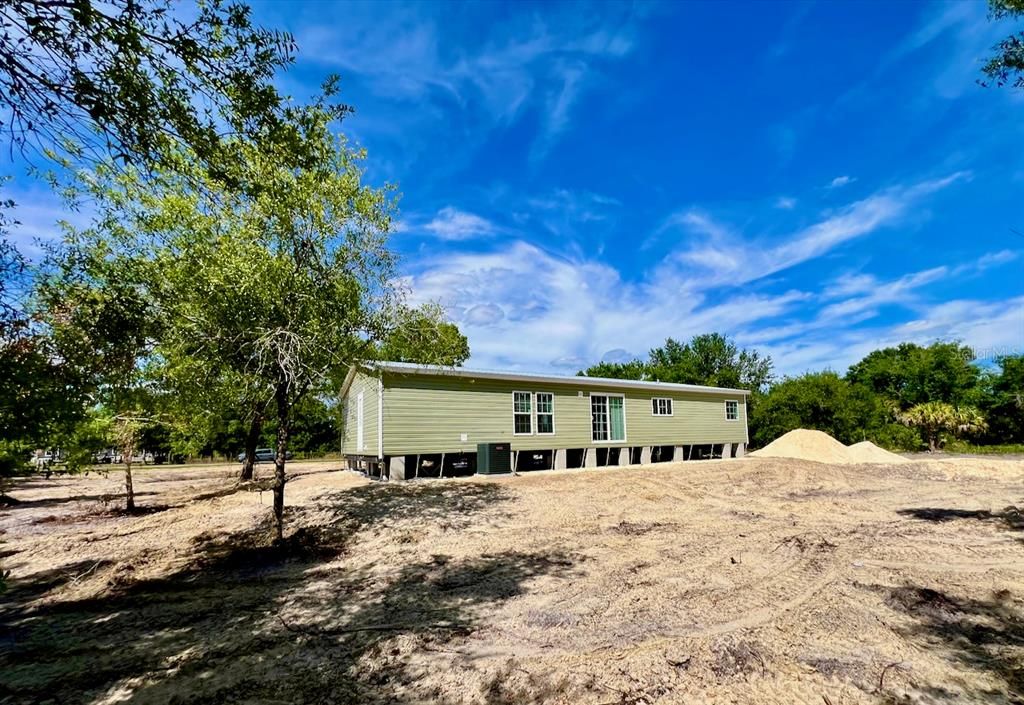 Active With Contract: $269,900 (3 beds, 2 baths, 1560 Square Feet)