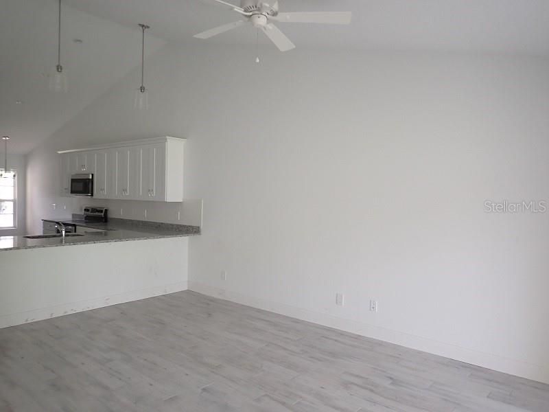 For Rent: $1,795 (3 beds, 2 baths, 1366 Square Feet)