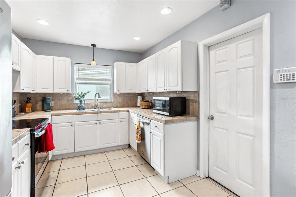 For Sale: $449,000 (2 beds, 2 baths, 1392 Square Feet)
