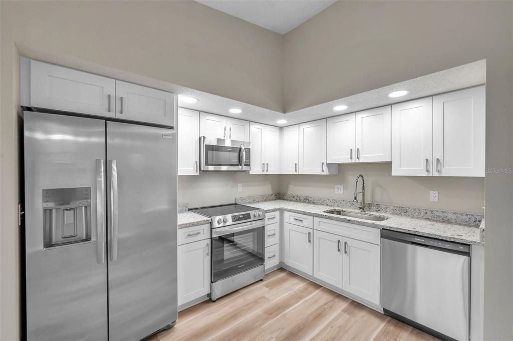 Active With Contract: $274,900 (2 beds, 2 baths, 1050 Square Feet)