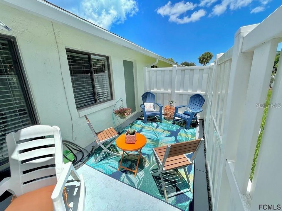 For Sale: $249,000 (2 beds, 2 baths, 1139 Square Feet)