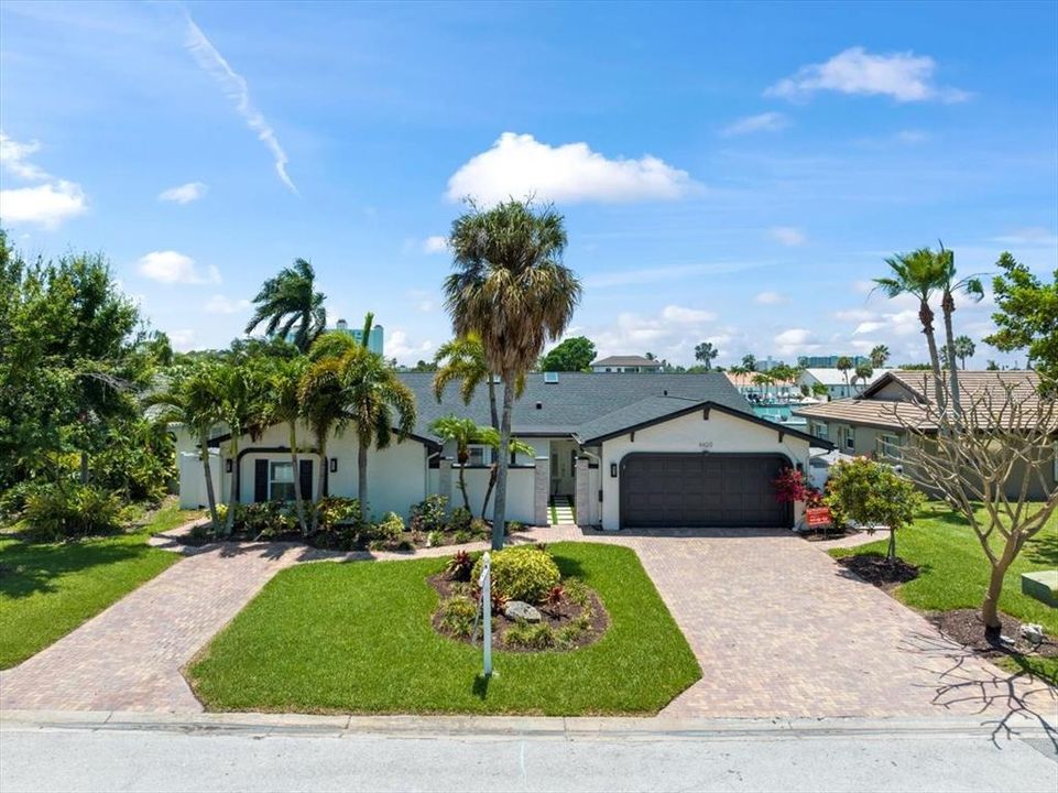 For Sale: $2,500,000 (4 beds, 3 baths, 2933 Square Feet)