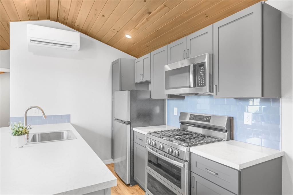 Active With Contract: $137,500 (1 beds, 1 baths, 432 Square Feet)