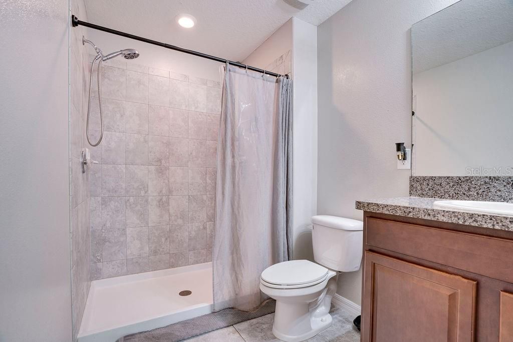 待售: $265,000 (2 贝兹, 2 浴室, 1559 平方英尺)