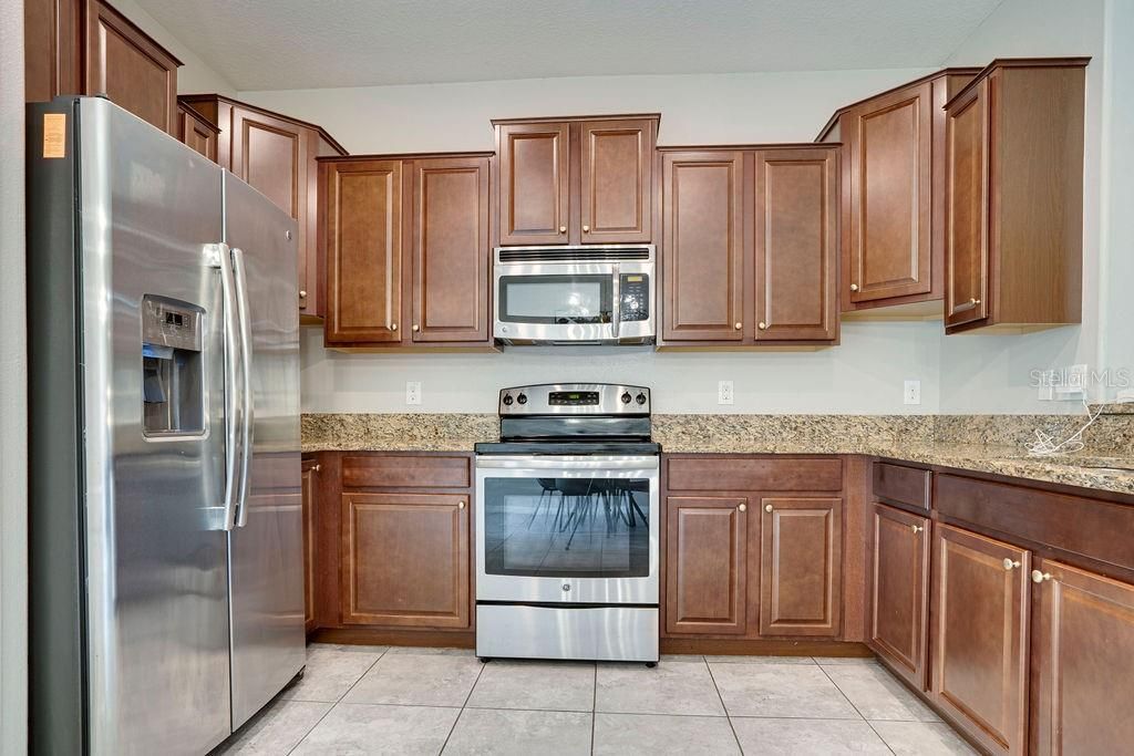 For Sale: $265,000 (2 beds, 2 baths, 1559 Square Feet)