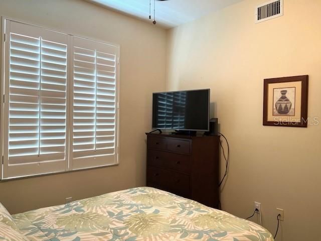 For Rent: $5,200 (3 beds, 2 baths, 1402 Square Feet)
