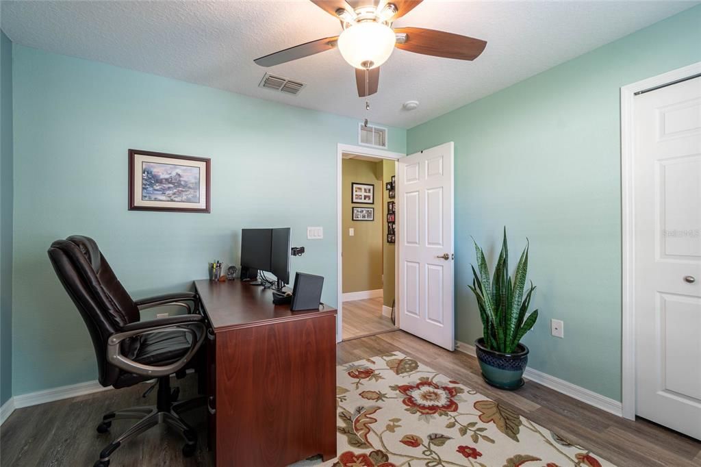 Active With Contract: $389,900 (3 beds, 2 baths, 1731 Square Feet)