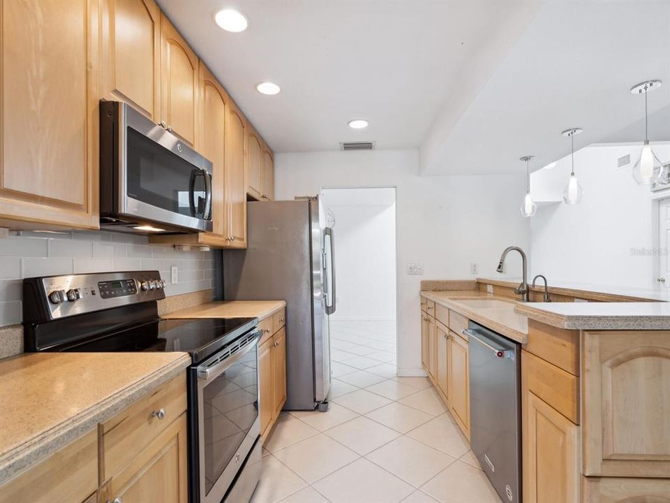 Recently Sold: $657,000 (3 beds, 2 baths, 1811 Square Feet)