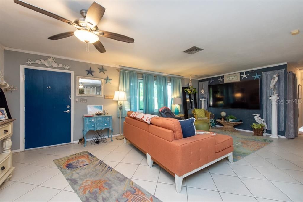 Active With Contract: $375,000 (2 beds, 1 baths, 1032 Square Feet)