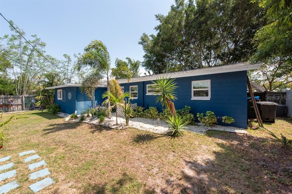 Recently Sold: $375,000 (2 beds, 1 baths, 1032 Square Feet)