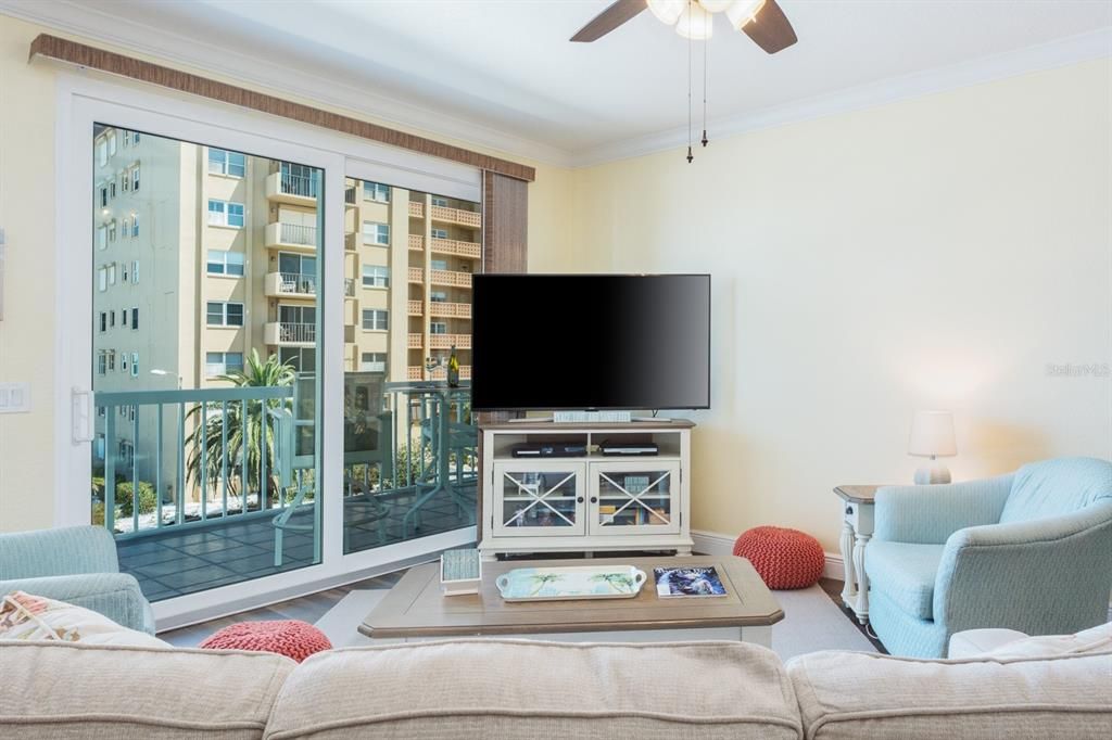 For Sale: $649,900 (2 beds, 2 baths, 1420 Square Feet)