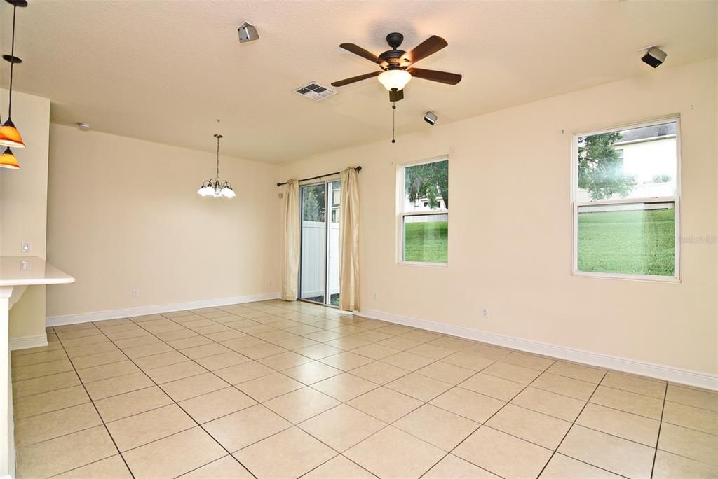 For Rent: $2,400 (3 beds, 2 baths, 1704 Square Feet)