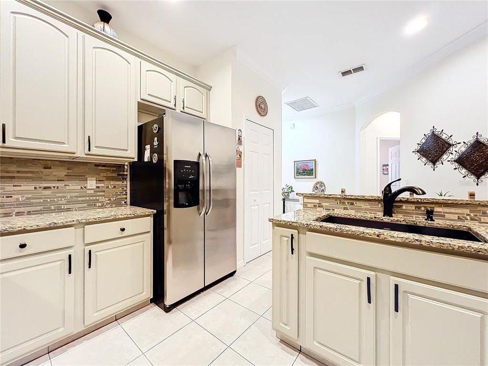 For Sale: $345,000 (3 beds, 2 baths, 1386 Square Feet)