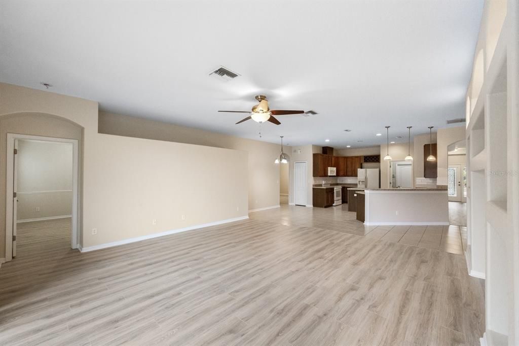For Sale: $384,000 (4 beds, 2 baths, 2480 Square Feet)