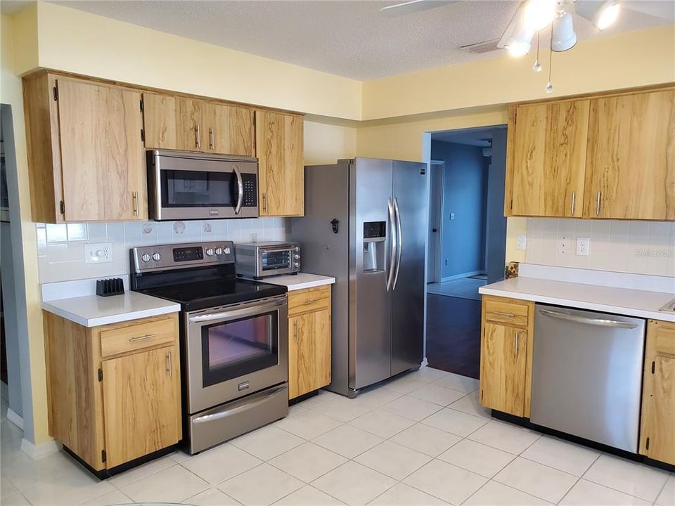 For Sale: $285,000 (2 beds, 2 baths, 1990 Square Feet)