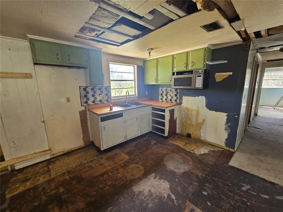 For Sale: $89,500 (3 beds, 1 baths, 1056 Square Feet)