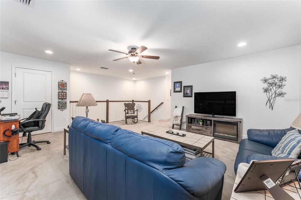 For Sale: $389,000 (3 beds, 2 baths, 1962 Square Feet)