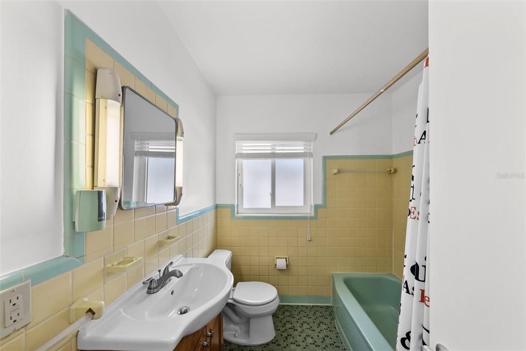 待售: $595,000 (0 贝兹, 0 浴室, 1496 平方英尺)
