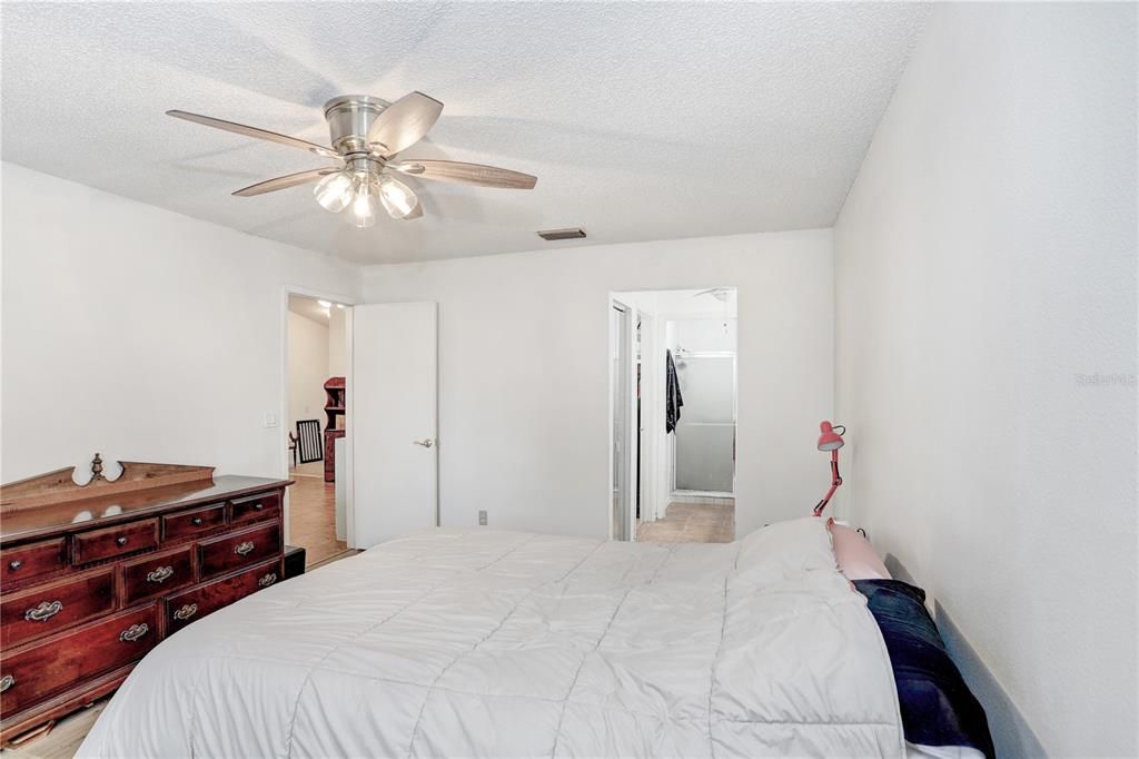 Active With Contract: $327,000 (3 beds, 2 baths, 1370 Square Feet)