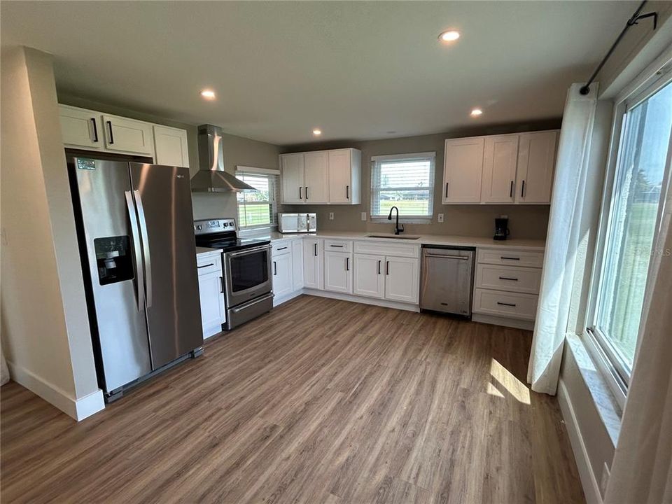 For Sale: $324,900 (3 beds, 3 baths, 1529 Square Feet)