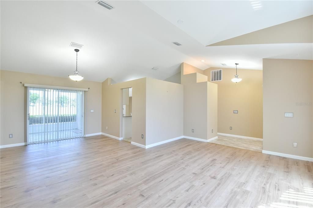 For Sale: $332,900 (2 beds, 2 baths, 1704 Square Feet)