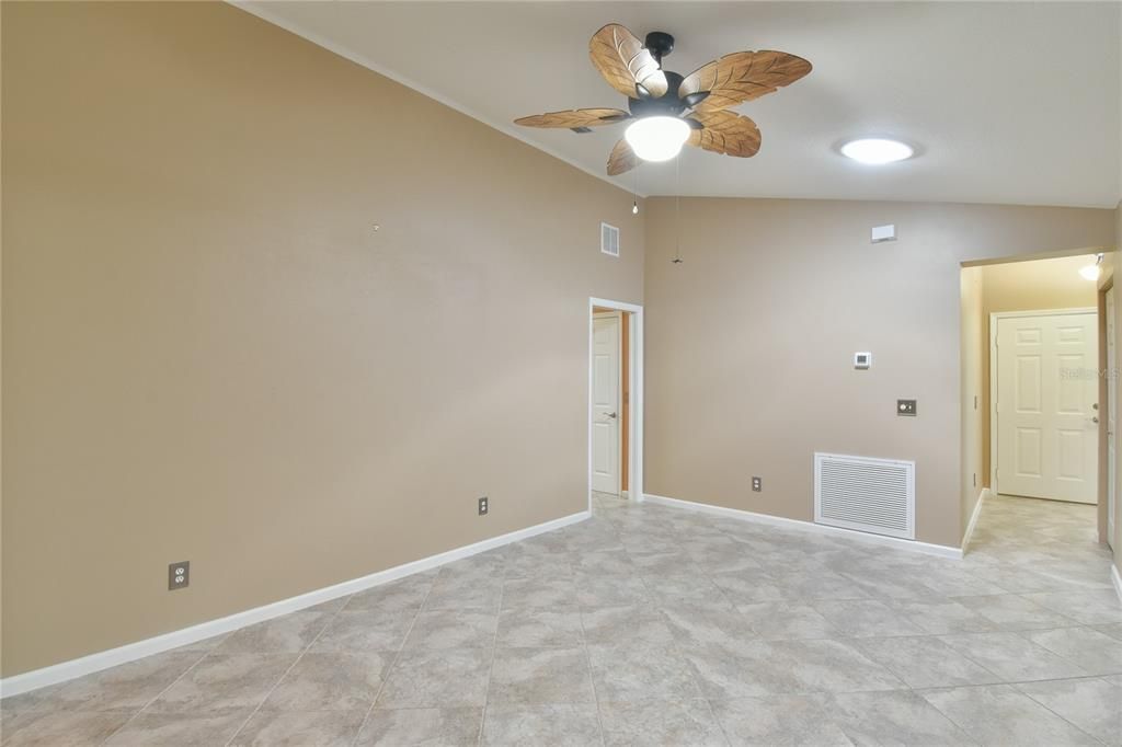 For Sale: $337,500 (2 beds, 2 baths, 1704 Square Feet)