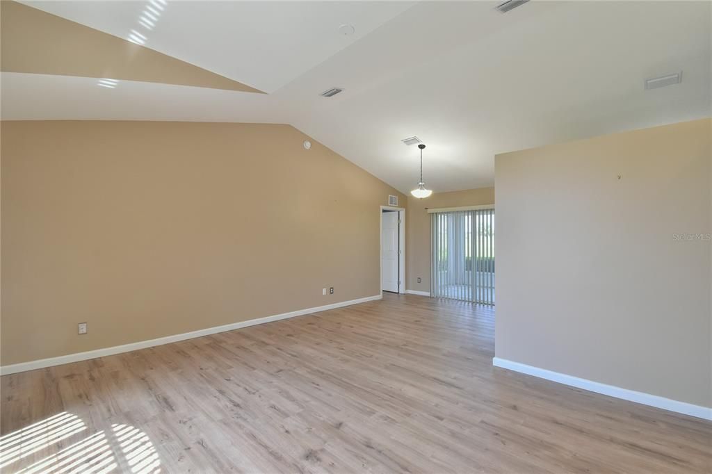 For Sale: $332,900 (2 beds, 2 baths, 1704 Square Feet)