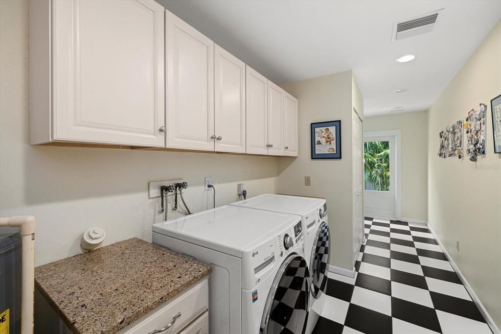 Recently Sold: $585,000 (3 beds, 2 baths, 1629 Square Feet)