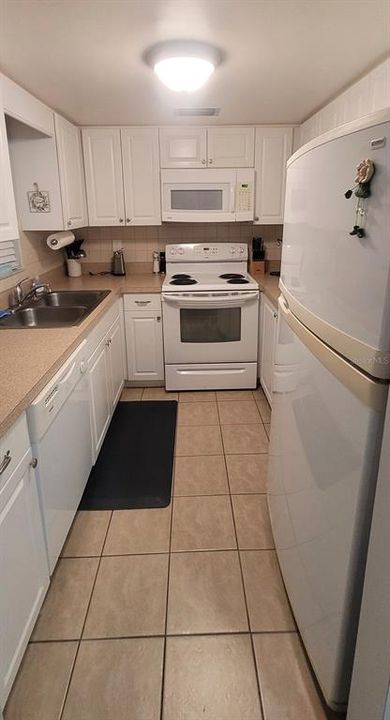 For Sale: $89,900 (1 beds, 1 baths, 816 Square Feet)