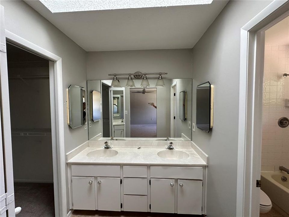 For Sale: $349,995 (2 beds, 2 baths, 1748 Square Feet)
