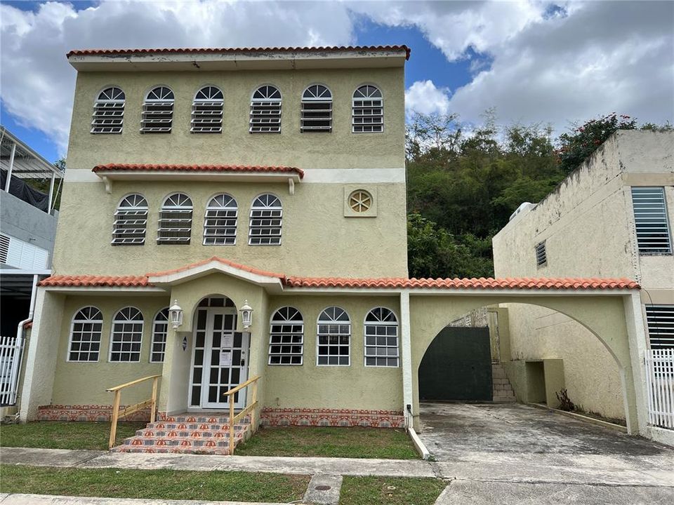 Recently Sold: $115,000 (7 beds, 3 baths, 4703 Square Feet)