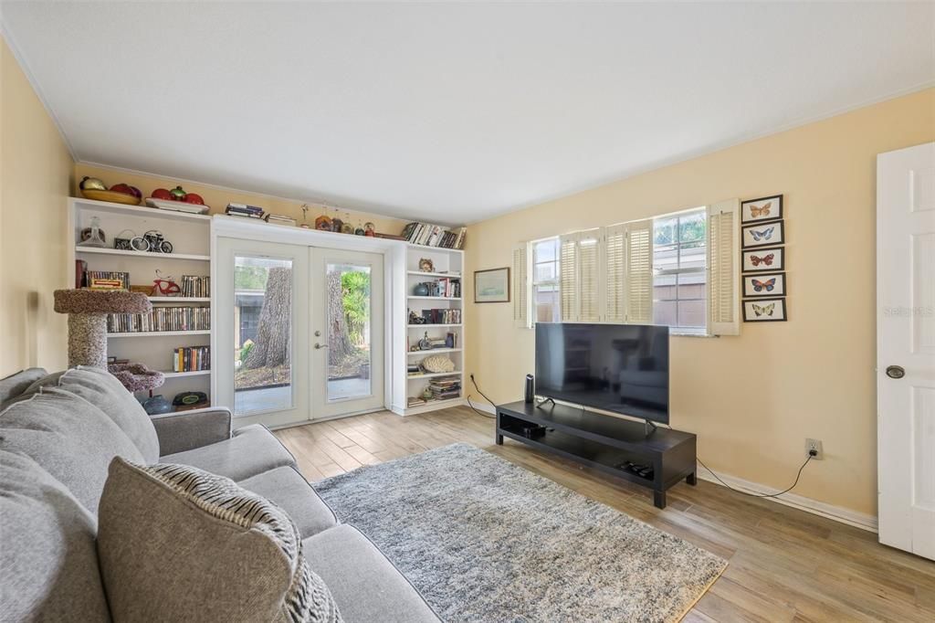 Active With Contract: $355,000 (3 beds, 2 baths, 1601 Square Feet)