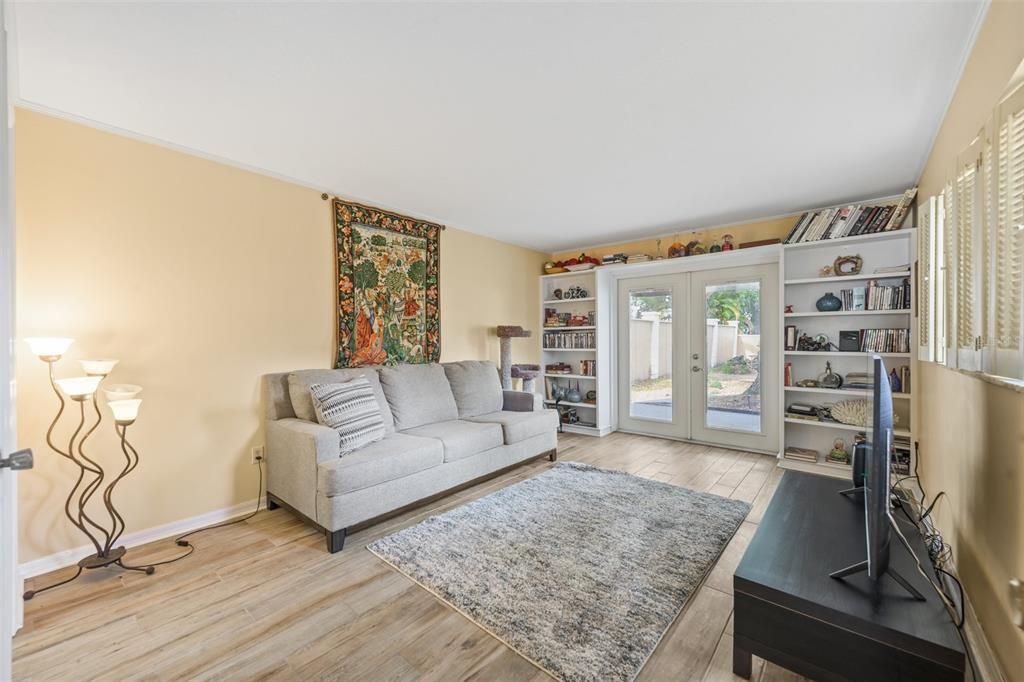 Active With Contract: $355,000 (3 beds, 2 baths, 1601 Square Feet)
