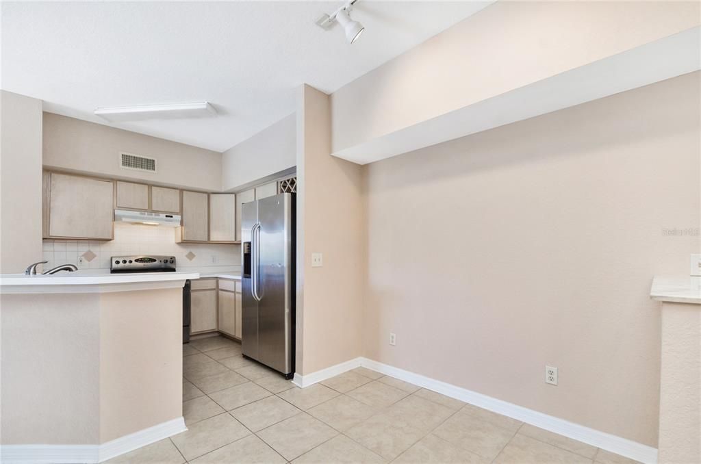 For Rent: $1,400 (1 beds, 1 baths, 574 Square Feet)