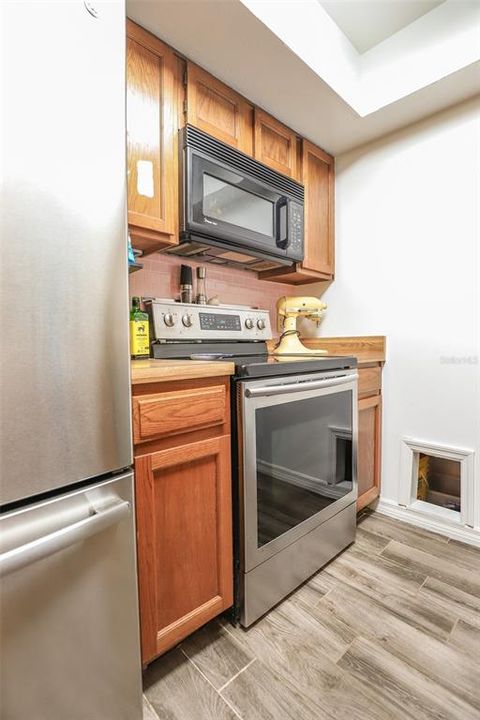 For Sale: $210,000 (2 beds, 1 baths, 1142 Square Feet)