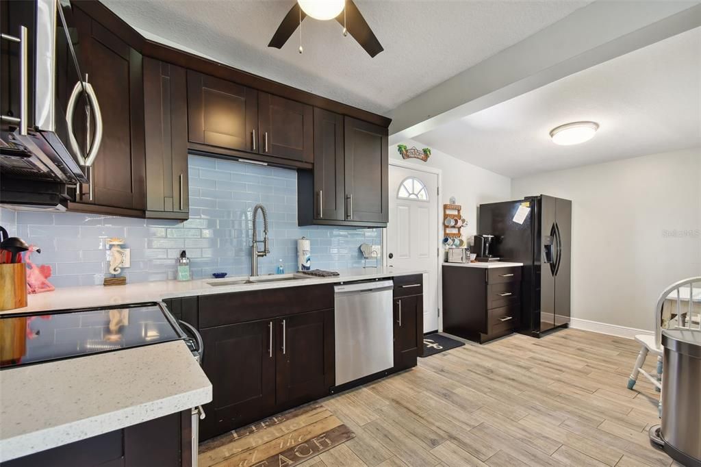 Recently Sold: $299,000 (1 beds, 1 baths, 676 Square Feet)