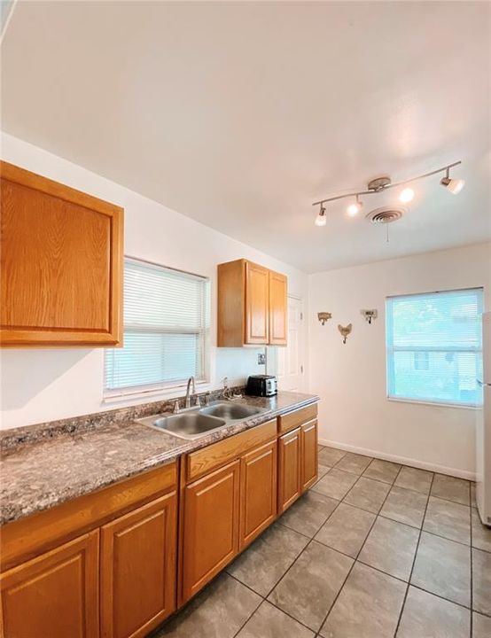 Active With Contract: $179,000 (2 beds, 1 baths, 1020 Square Feet)