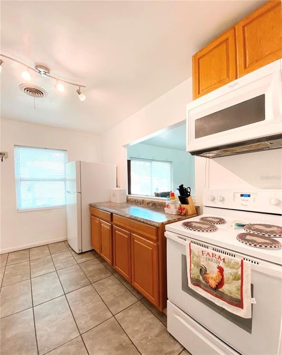 Active With Contract: $179,000 (2 beds, 1 baths, 1020 Square Feet)