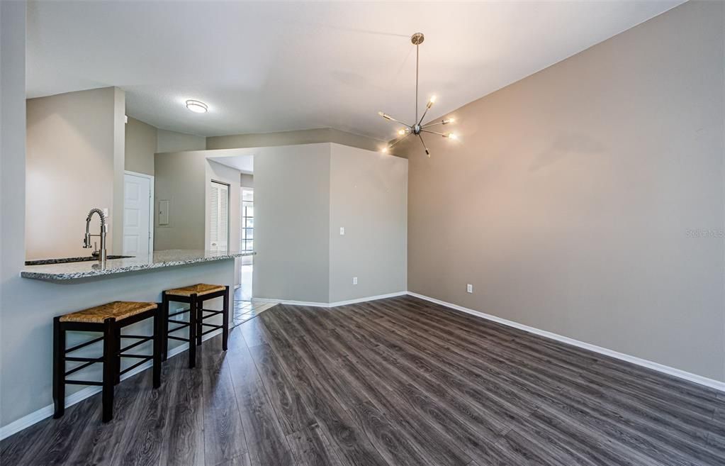 Active With Contract: $315,000 (2 beds, 2 baths, 1197 Square Feet)