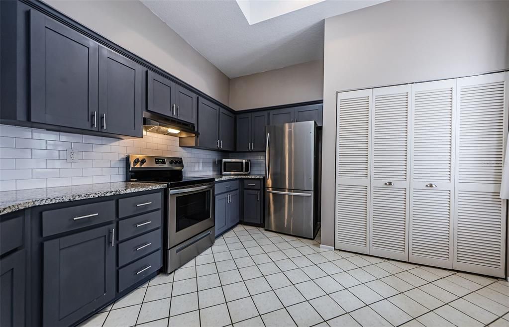 Active With Contract: $315,000 (2 beds, 2 baths, 1197 Square Feet)