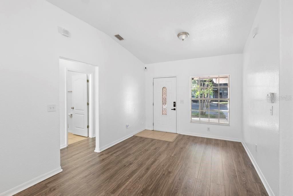 Recently Sold: $225,000 (3 beds, 2 baths, 1304 Square Feet)