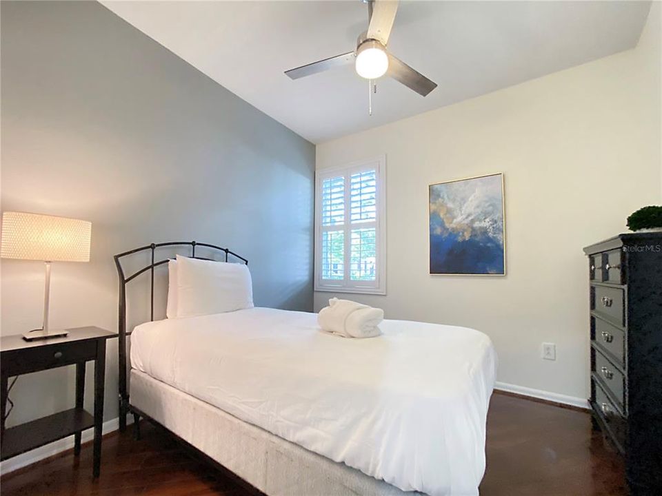 Active With Contract: $350,000 (3 beds, 2 baths, 1279 Square Feet)