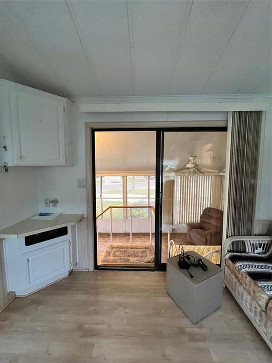 Active With Contract: $129,000 (1 beds, 1 baths, 384 Square Feet)