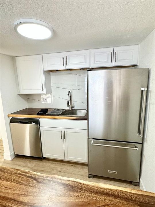 For Sale: $165,000 (1 beds, 1 baths, 739 Square Feet)