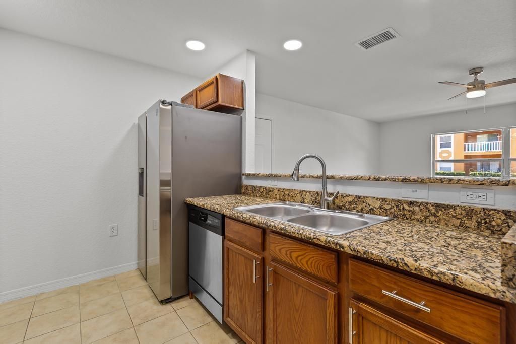 For Sale: $149,800 (1 beds, 1 baths, 781 Square Feet)