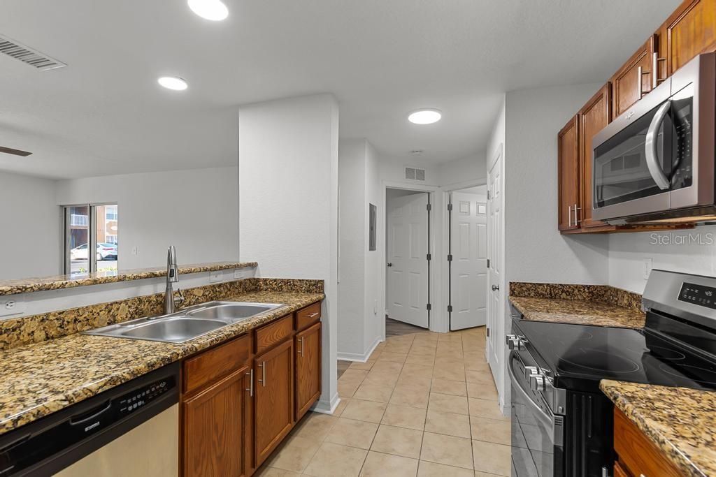 For Sale: $149,800 (1 beds, 1 baths, 781 Square Feet)