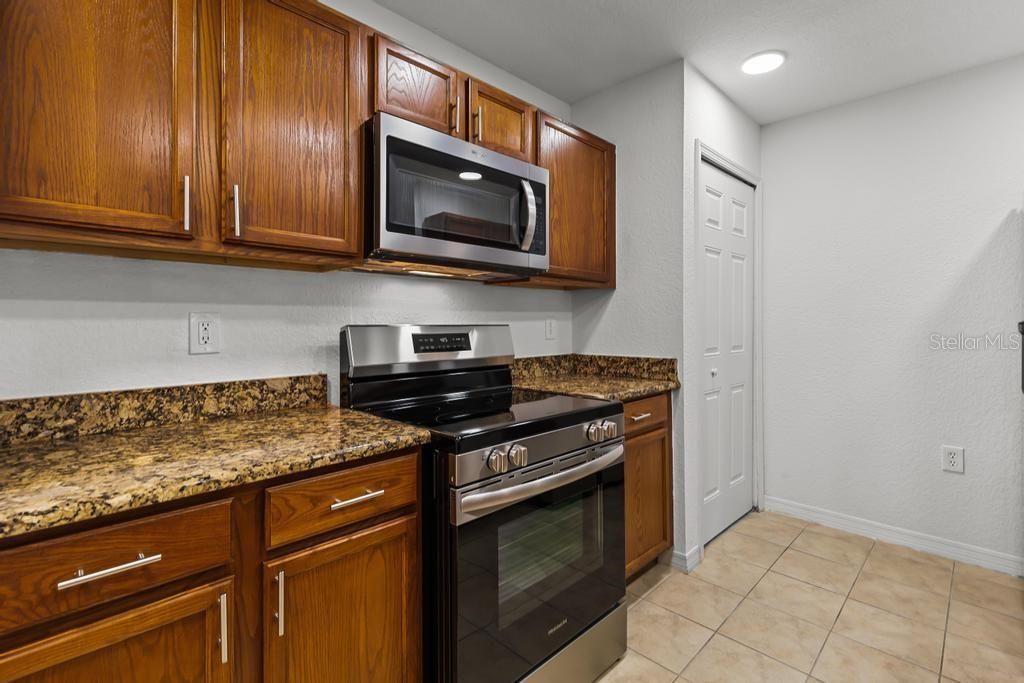 For Sale: $149,750 (1 beds, 1 baths, 781 Square Feet)