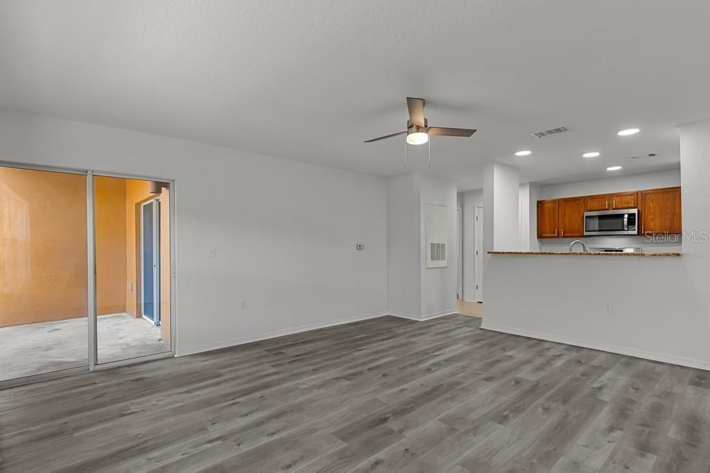 For Sale: $149,750 (1 beds, 1 baths, 781 Square Feet)
