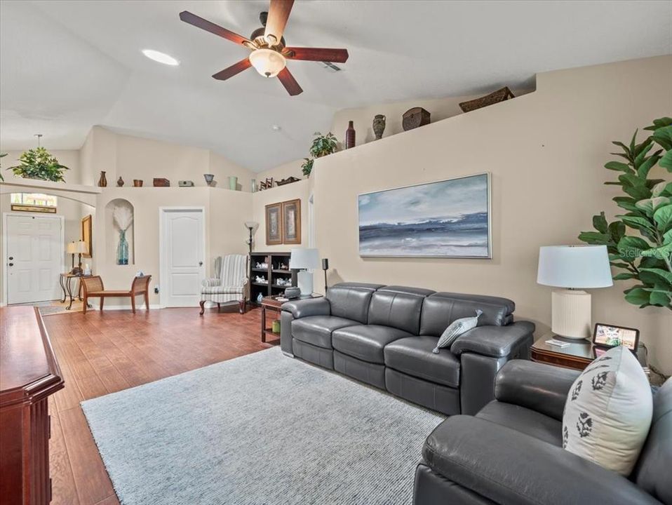 Active With Contract: $329,000 (3 beds, 2 baths, 1507 Square Feet)